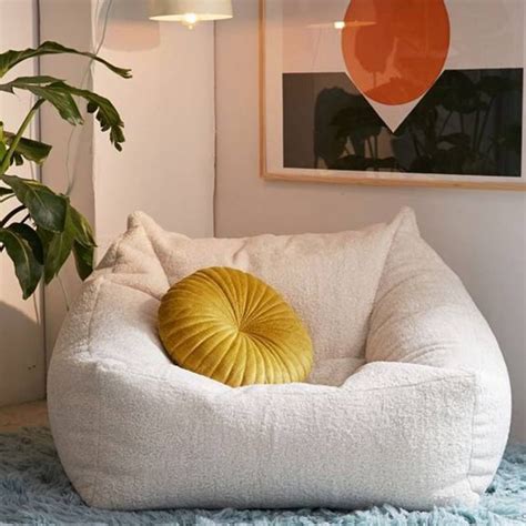 Bean Bags & Pouffes .